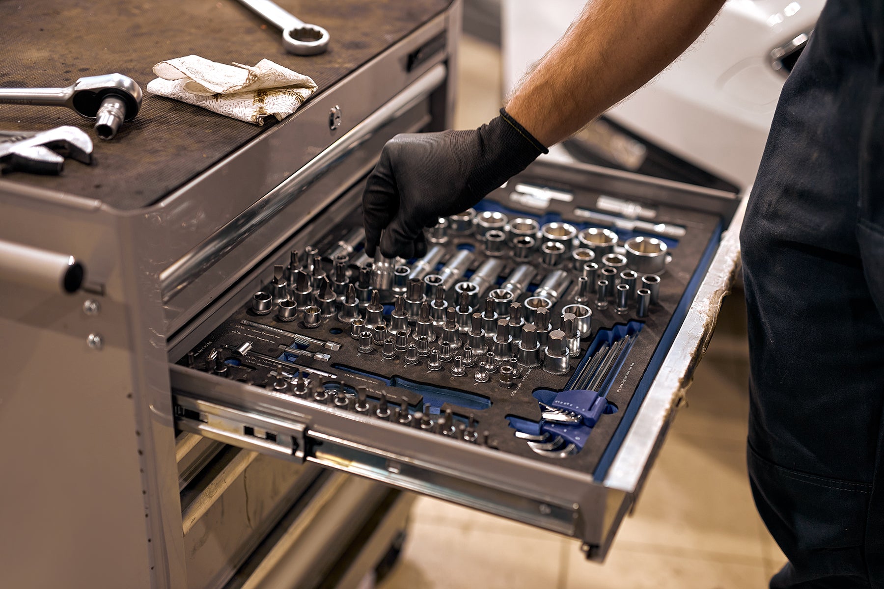 Mechanic Opening toolbox